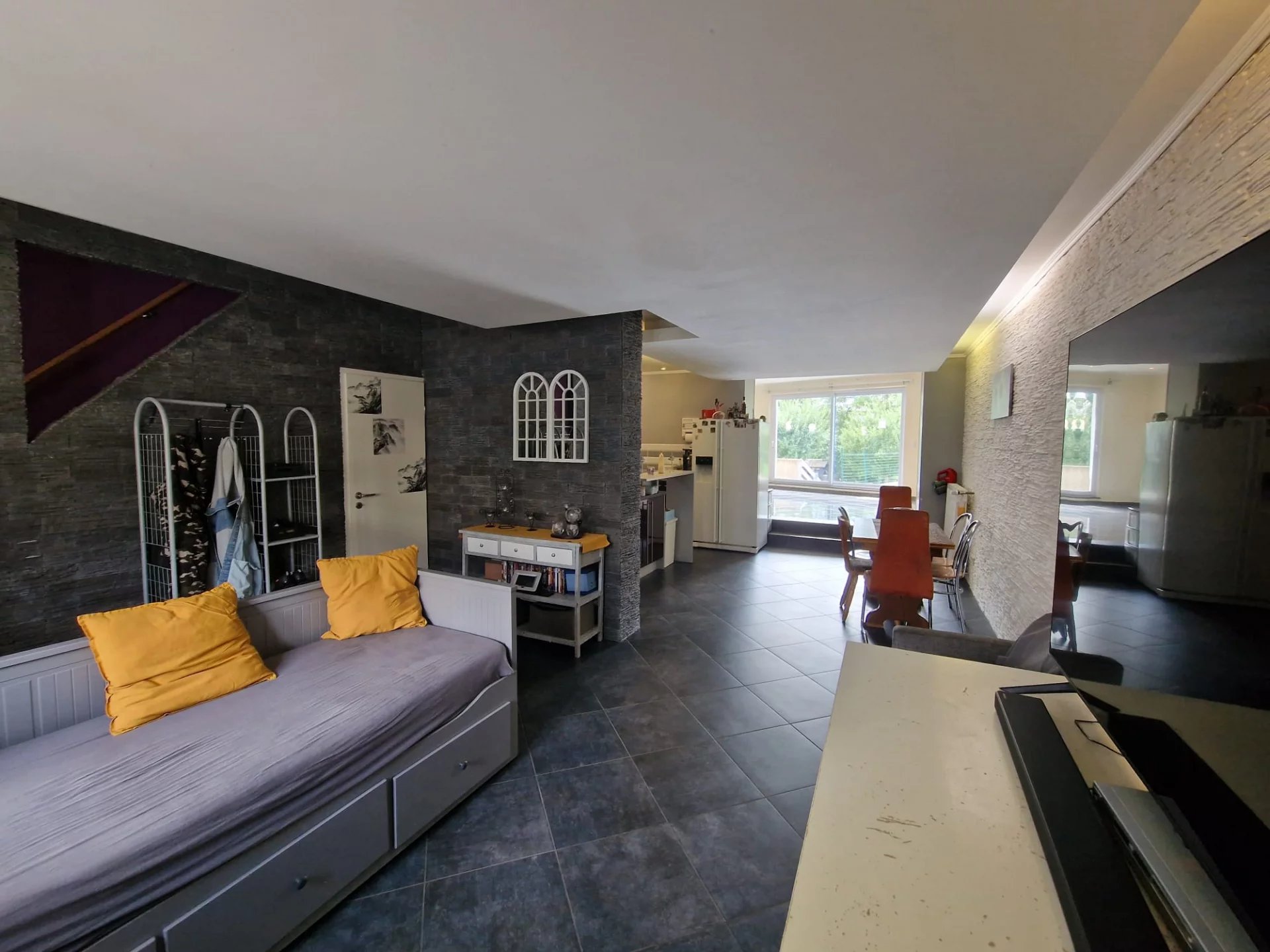 Jolie maison familiale avec jardin, Kayl Michel Real Estate